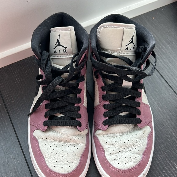 Nike Air Jordan Burgundy - Picture 2 of 3